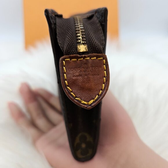Louis Vuitton Monogram Toiletry Pouch 17 - Picture 5 of 17